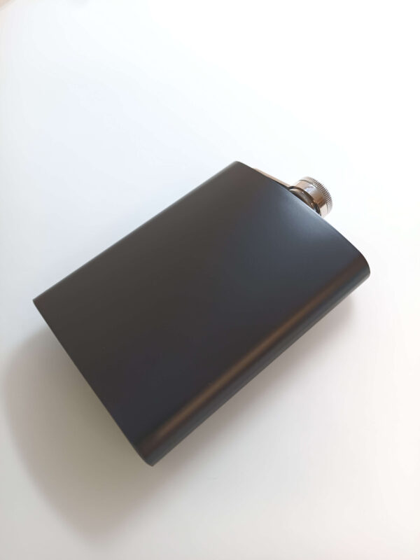 pläsku must Graveeritav roostevabast terasest pläsku