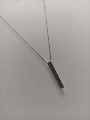 Graveeritav minimalistlik ristkülikripatsiga kaelakee