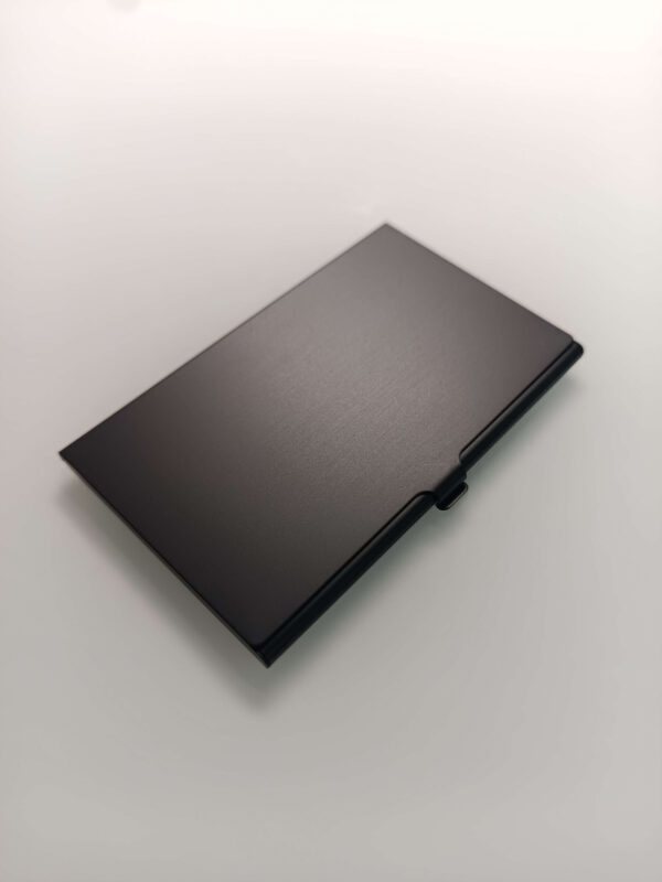 vistiikaardihoidja must Graveeritav metallist visiitkaardihoidja