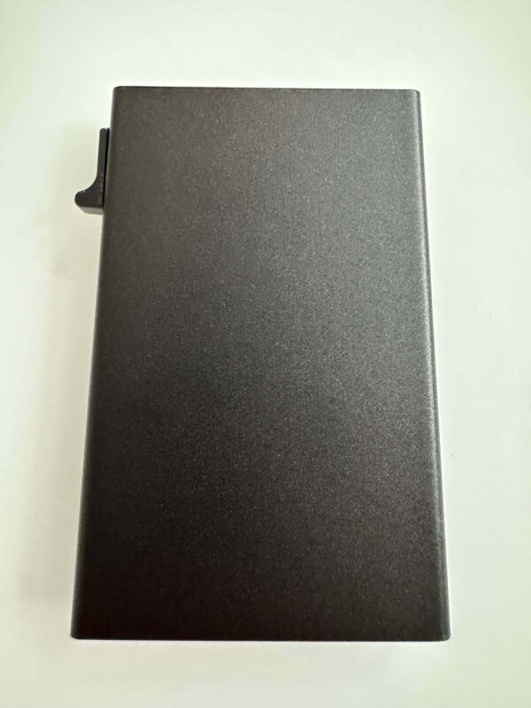 Pop-up kaardihoidja lisataskuga must Graveeritav pop-up kaardihoidja lisataskuga